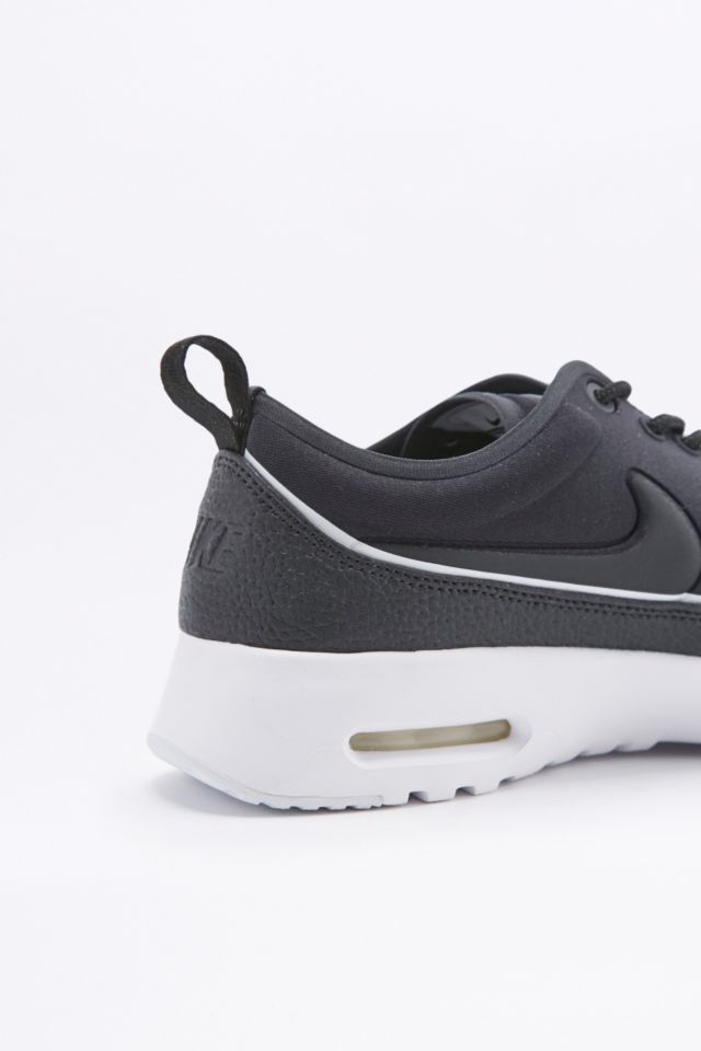 Urban outfitters 2024 air max thea