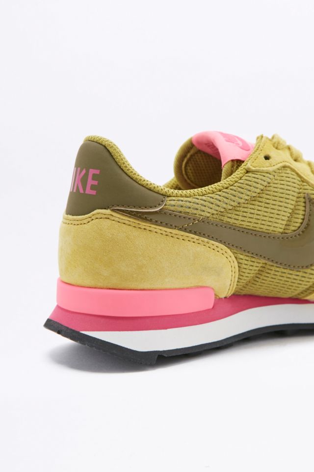 Nike internationalist olive outlet fuchsia