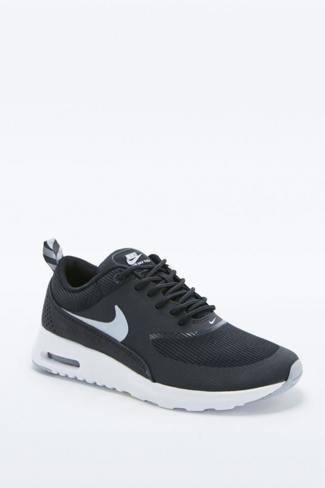 Black and white nike air clearance thea