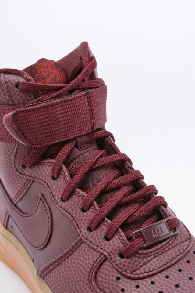 Nike Baskets Air Force 1 montantes avec semelle en cr pe bordeaux