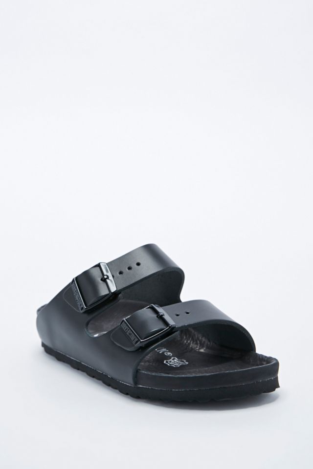 elev astronaut angivet Birkenstock Monterey Exquisite Leather Sandals in Black | Urban Outfitters  UK