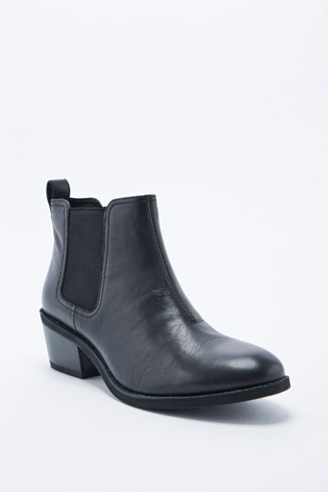 kuffert ligning T Vagabond Dawn Low Heel Chelsea Boots in Black | Urban Outfitters UK