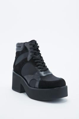 Missend Onschuldig bom Vagabond Emma Sporty Lace-Up Boots in Black | Urban Outfitters UK