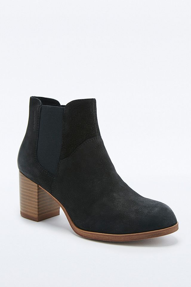 Vagabond Anna Black Chelsea Ankle Boots | Urban Outfitters UK