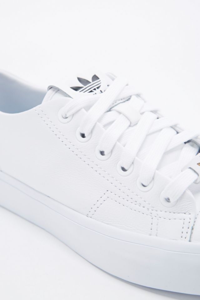 Electropositivo Histérico Camion pesado adidas Honey 2.0 Low Trainers in White | Urban Outfitters UK