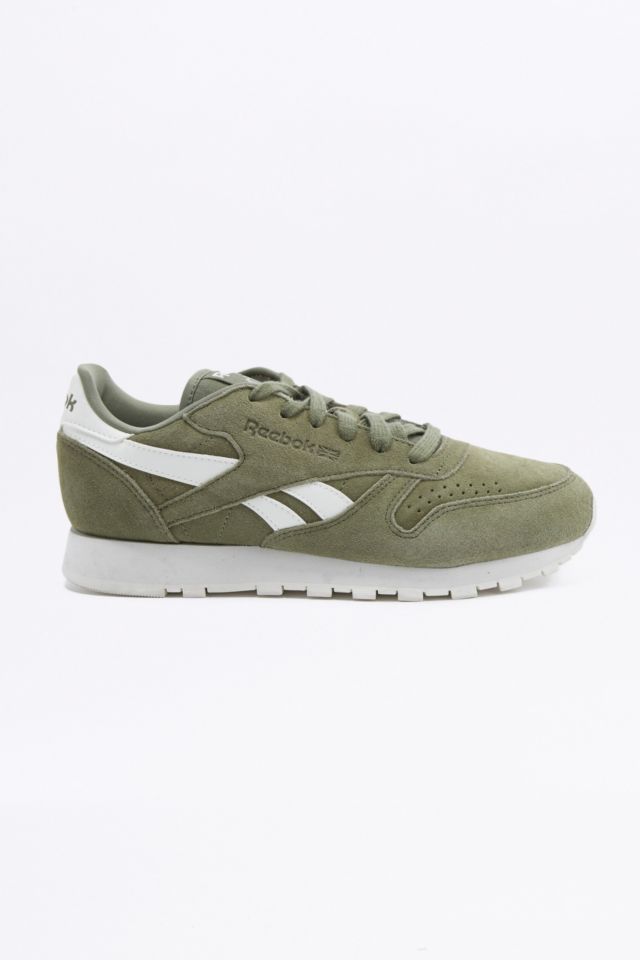 Reebok Classic Baskets en daim vertes Urban Outfitters FR