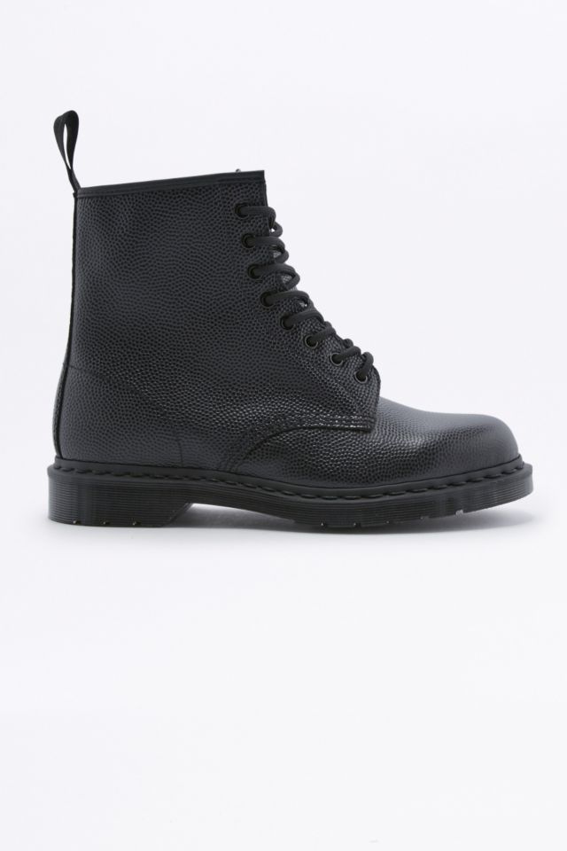 Dr martens hot sale 1460 pebble