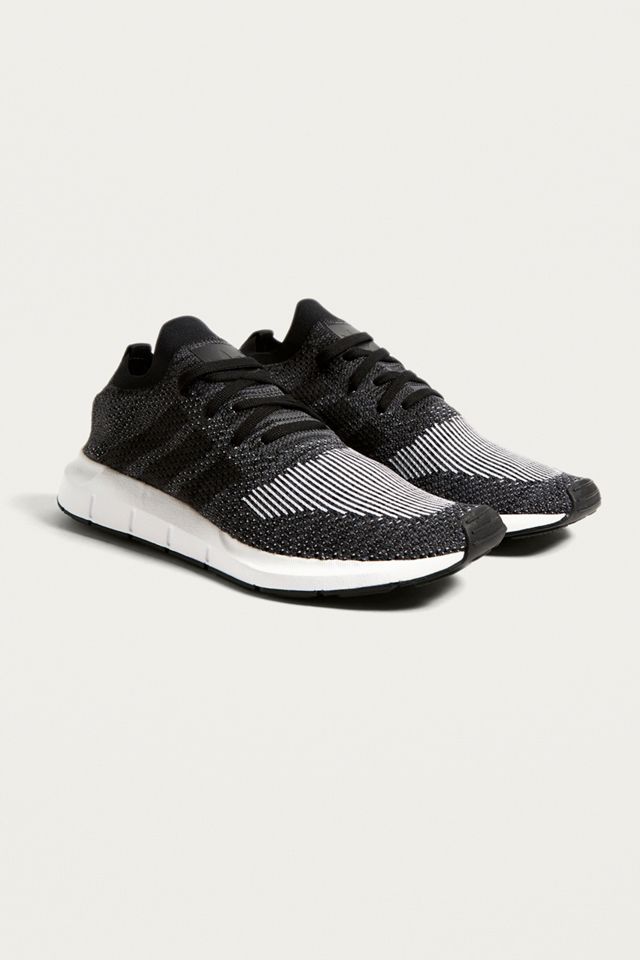 Scarpe da ginnastica adidas Originals Swift Run Black #1