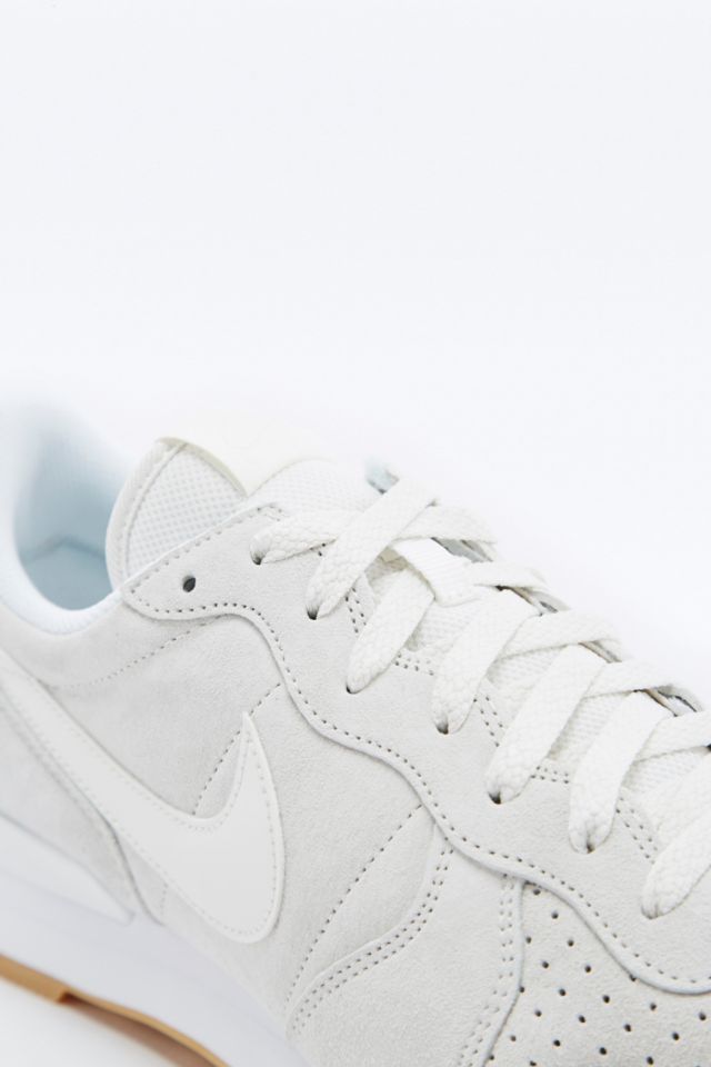 Nike internationalist hotsell phantom white