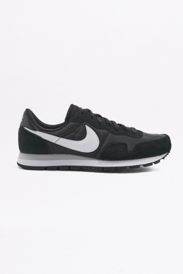 Nike – Sneaker „Air Pegasus 83“ in Schwarz Urban Outfitters DE