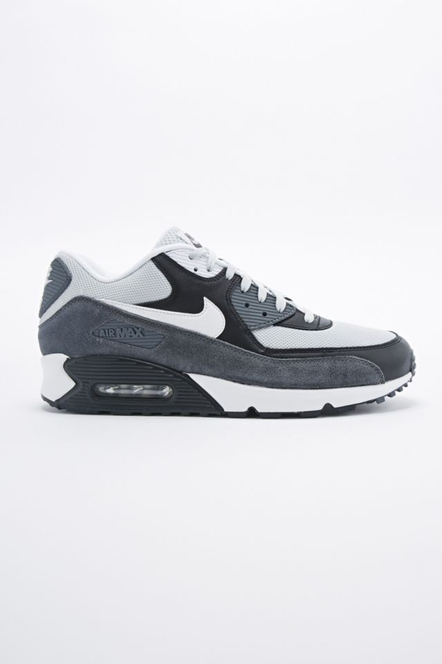 Broer Riskeren heks Nike Air Max 90 Essential Trainers in Grey Mist | Urban Outfitters UK