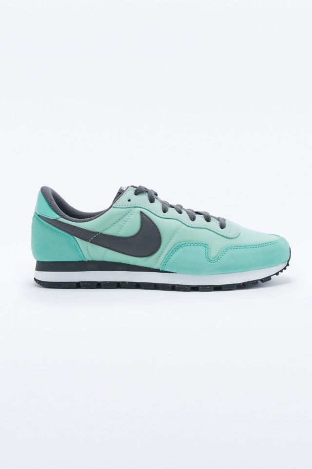 colateral Depender de Santo Nike Air Pegasus 83 Trainers in Enamel Green | Urban Outfitters FR