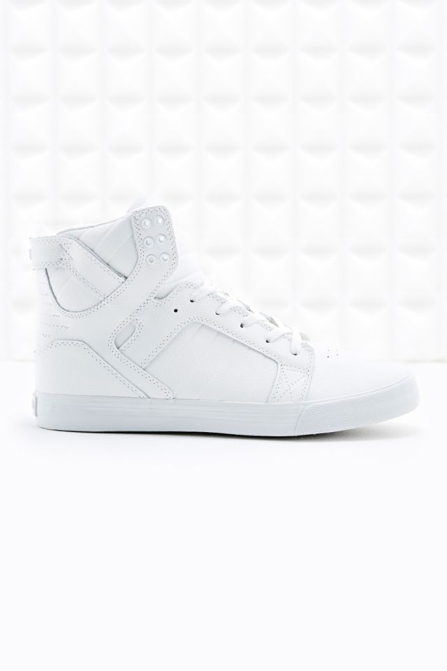hand Overleven Economie Supra Skytop Leather High-Top Trainers in White | Urban Outfitters UK