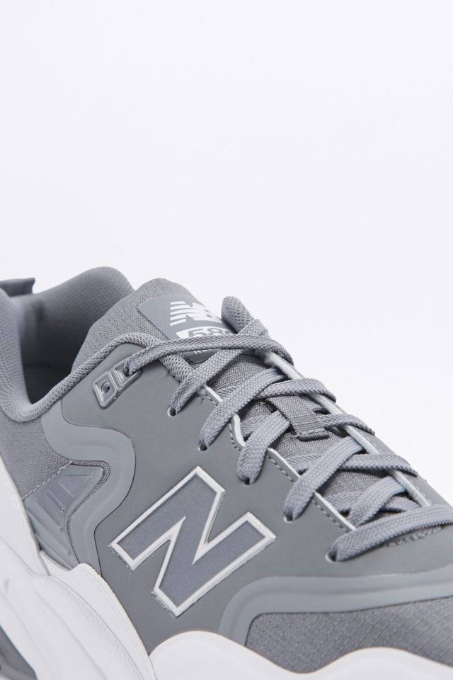 New Balance – Sneaker „580“ in Grau und Weiß mit Bändern #1