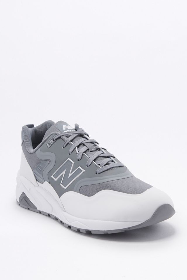 New Balance – Sneaker „580“ in Grau und Weiß mit Bändern #4