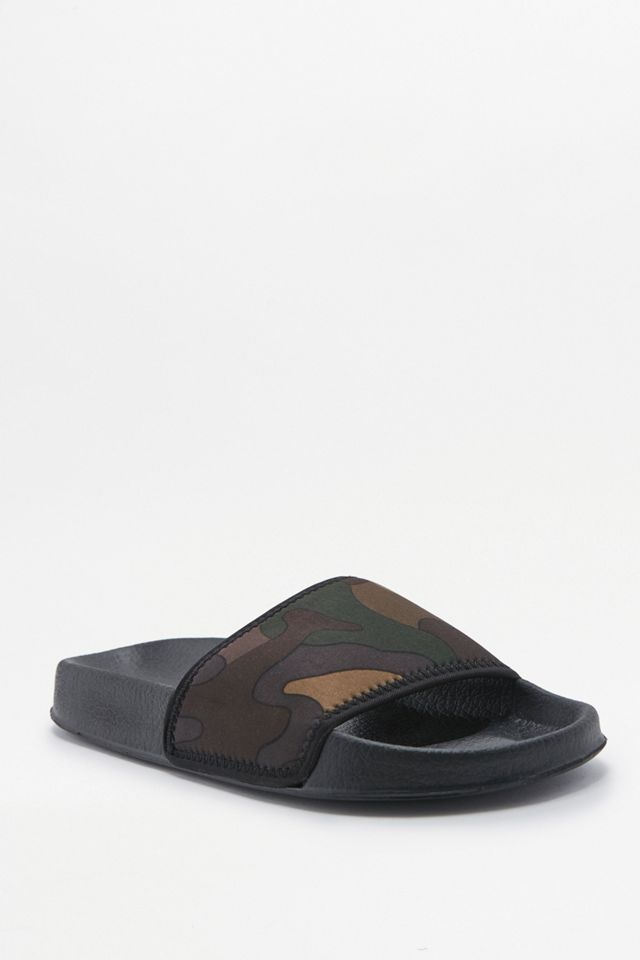 UO Camo Pool Sliders #1