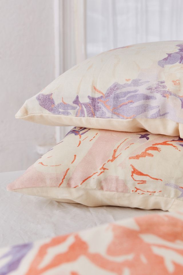 Premium Cabbage Rose Pillowcase Set | Urban Outfitters UK