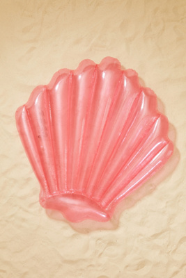 Shell Pool Float | Urban Outfitters UK