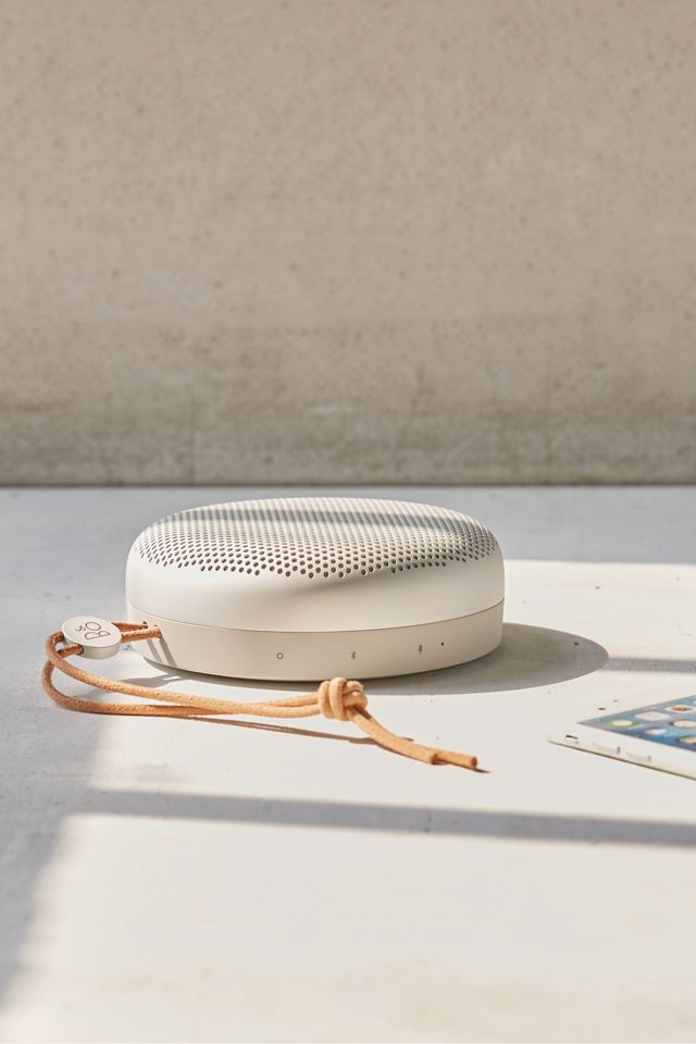 B&O Play – Drahtloser Lautsprecher „A1“ in Taupe #1