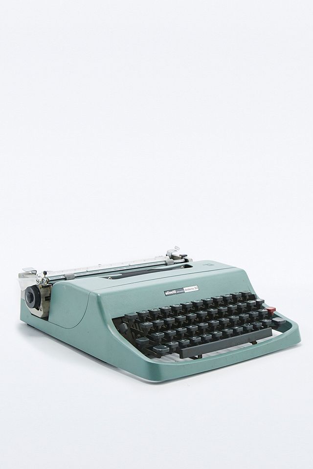 Vintage Olivetti Lettera 32 Typewriter | Urban Outfitters UK