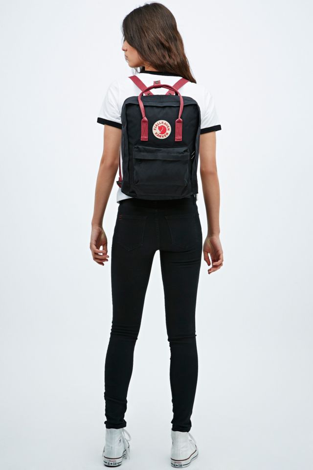 Afhankelijk gebaar Naleving van Fjallraven Kanken Classic Backpack in Black and Oxblood | Urban Outfitters  UK