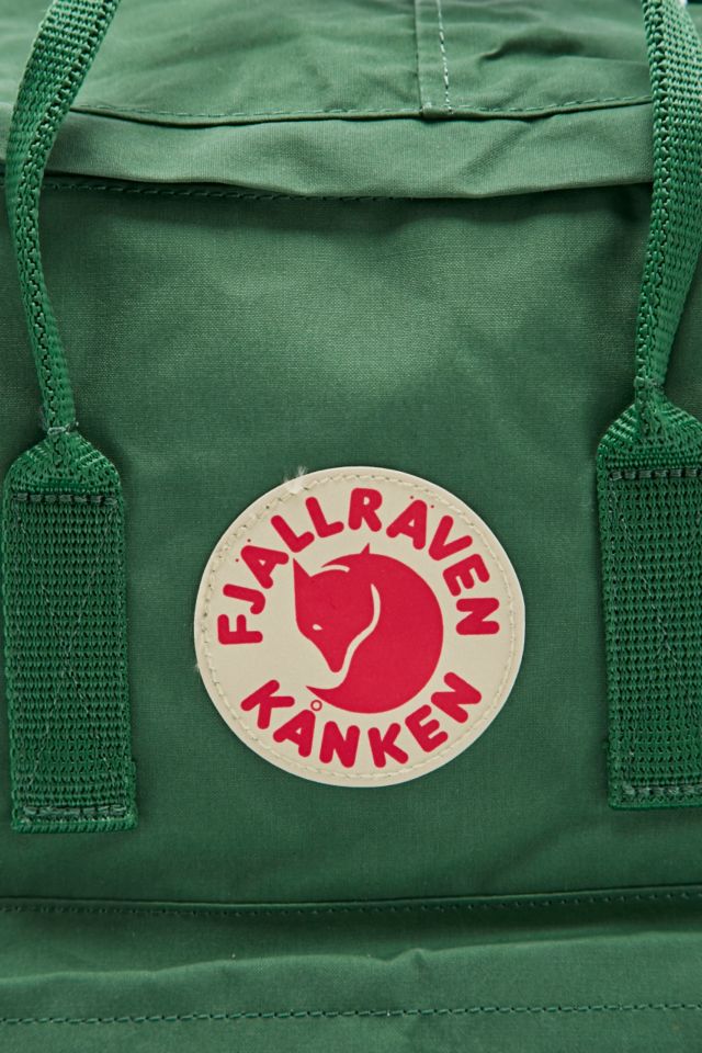 opschorten Interpreteren streepje Fjallraven Kanken Classic Backpack in Salvia Green | Urban Outfitters UK