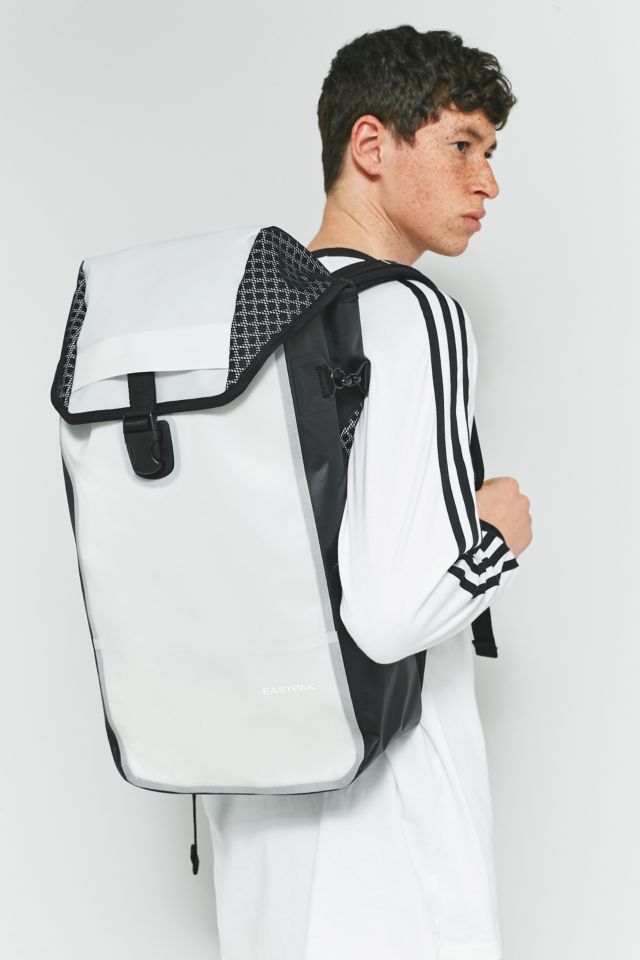 Eastpak bust reflect store light backpack