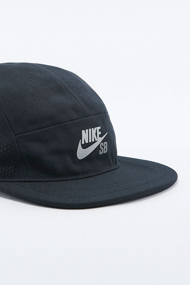 Oraal ui gevoeligheid Nike SB 5 Panel Perforated Black Cap | Urban Outfitters UK